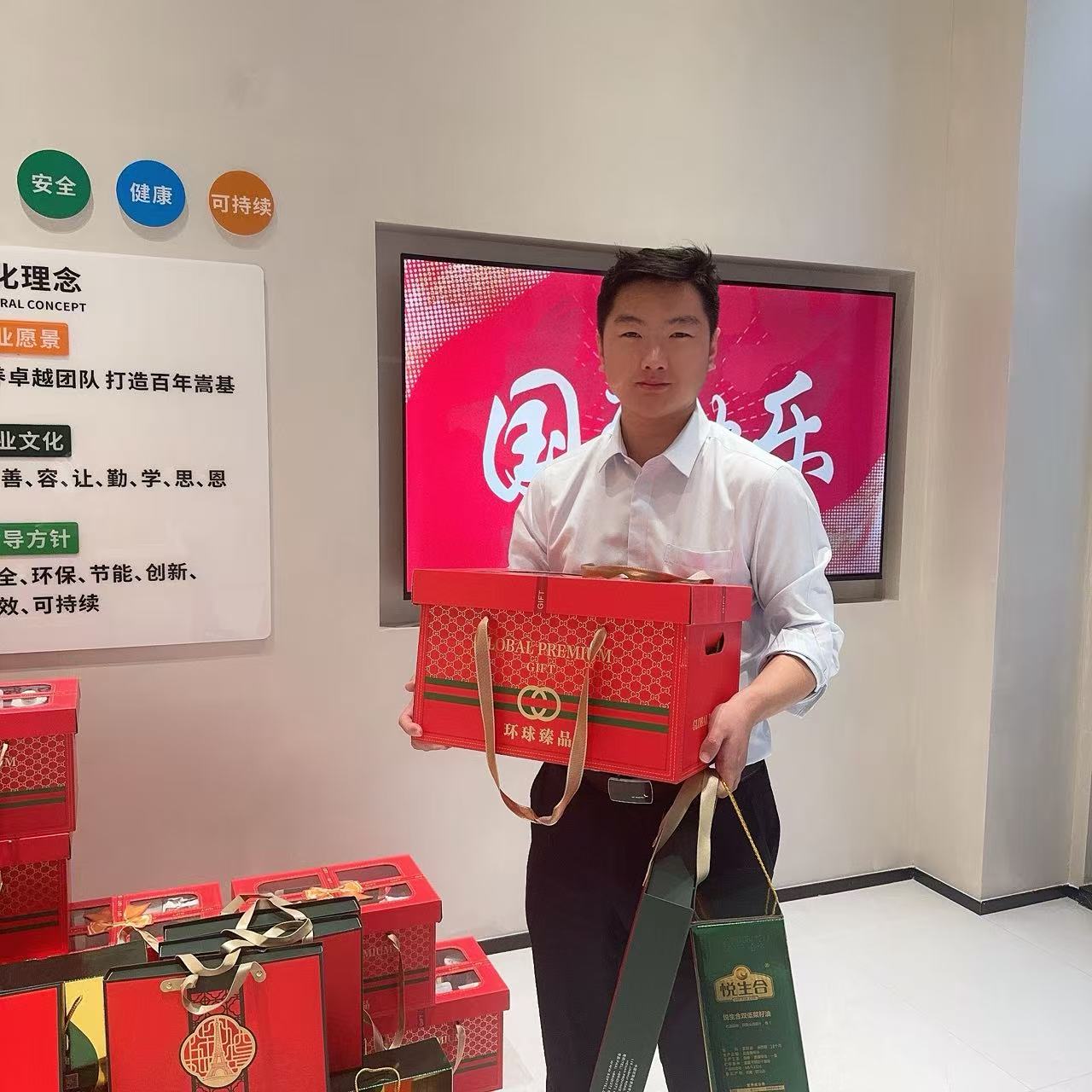 情暖中秋 共筑团圆 | 乾元小额贷款2025年中秋员工福利发放传递关怀