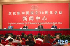 易纲：我国金融业机构超4500家，总资产300万亿